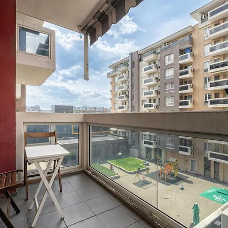 Cozy 1br W/ Terrace | Family Friendly