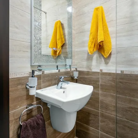 Cozy 1br W/ Terrace | Family Friendly Appartamento
